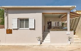 2 Bedroom Villa With Heated Swimming Pool-Spa Whirlpool-Bbq!